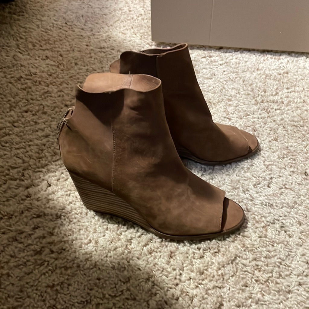 Brand New Lucky Brand Tan Boot